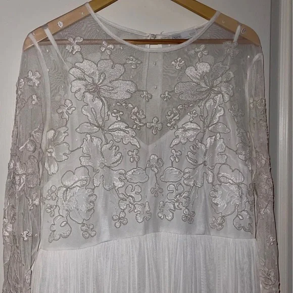 ASOS Embroidered bodice maxi wedding dress white - Picture 4 of 11